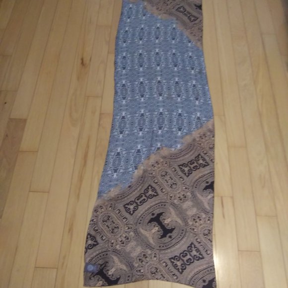 Vince Camuto silk scarf Dry clean only - Picture 5 of 11